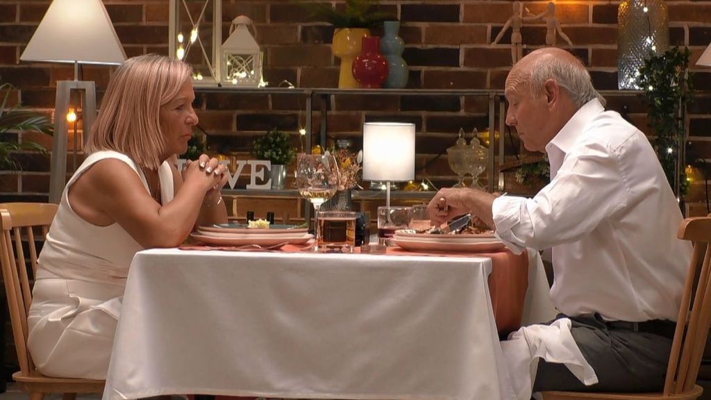 Carmen pone contra las cuerdas a su cita en ‘First Dates’: “Esto como en Narcos, plata o plomo”