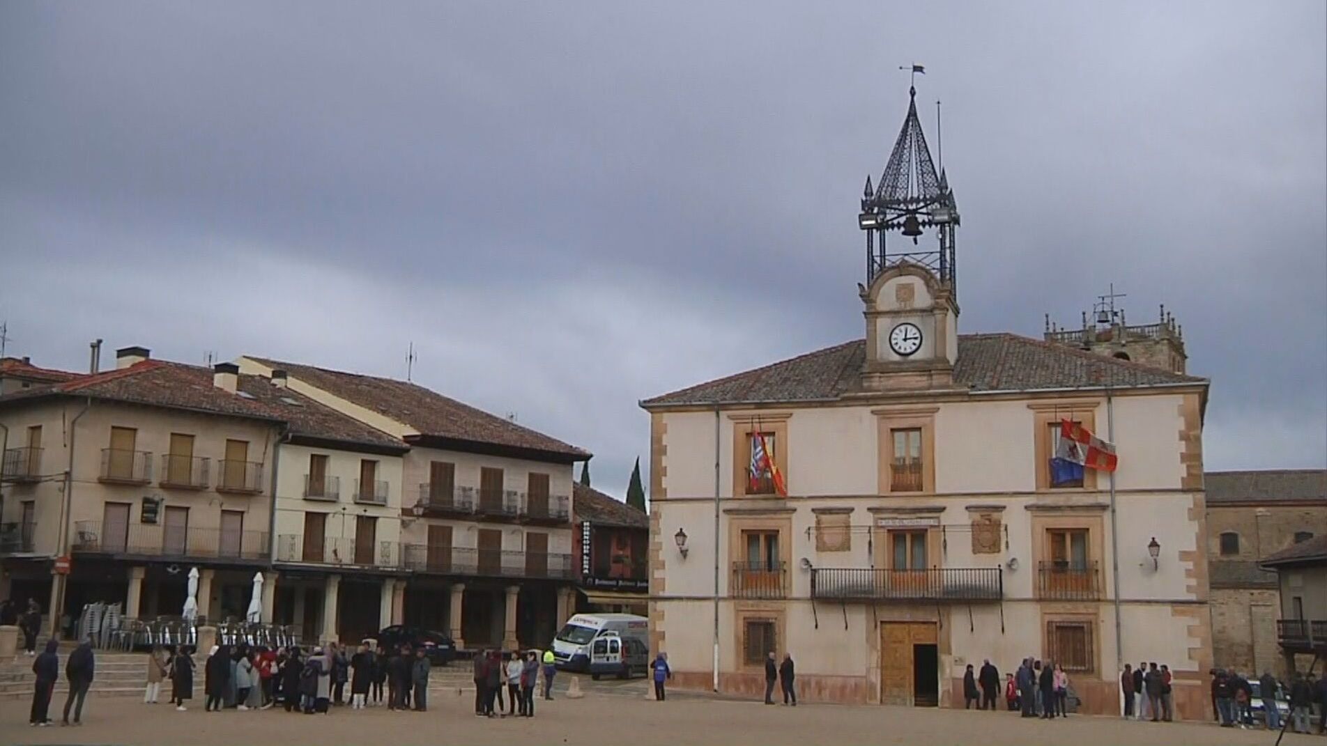 Riaza ofrece ayuda económica para trasladar los cadáveres de la madre y sus tres hijos fallecidos en un accidente