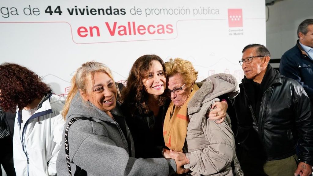 Díaz Ayuso entrega 44 viviendas en Vallecas