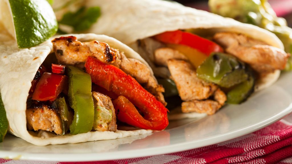 Alerta sanitaria por kebabs de pollo en Europa: un nuevo brote de salmonela afecta a 335 personas