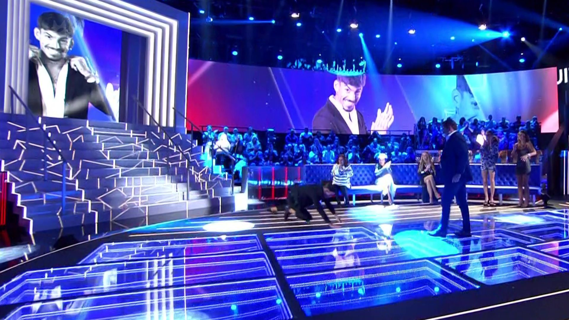 Luitingo aterrizando en plató