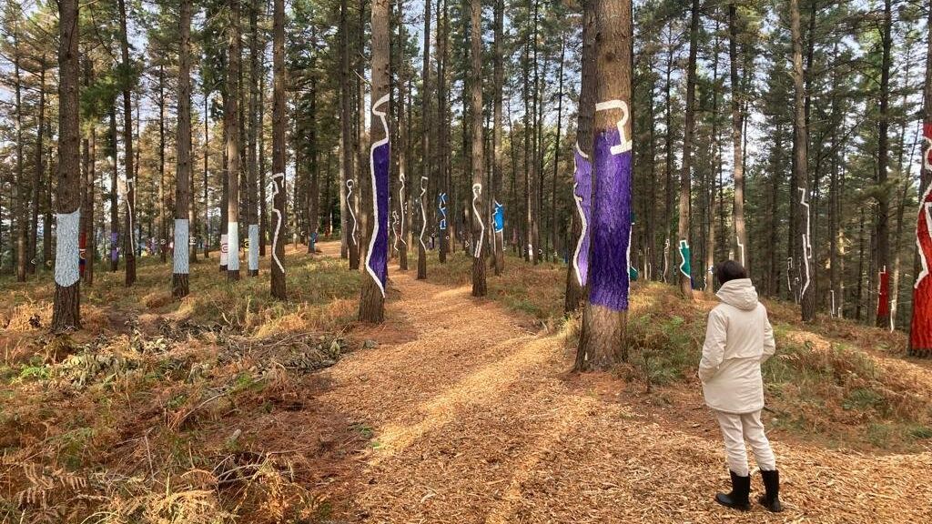 Uno de los conjuntos artísticos del nuevo emplazamiento del Bosque de Oma