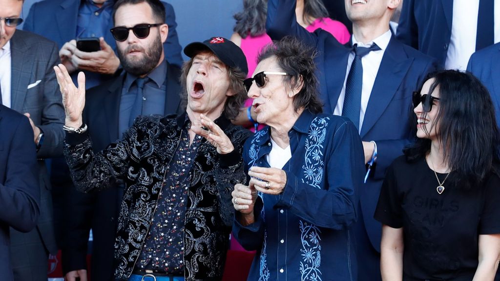 Mick Jagger y Ronnie Wood asisten en Barcelona al 'Clásico' desde el palco del Estadi Olímpic