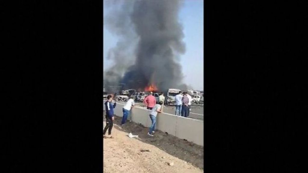 Tragedia en Egipto: 32 muertos en un accidente múltiple entre un autobús y varios automóviles