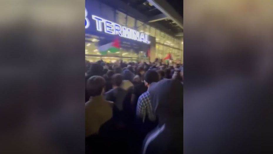 Caos en el aeropuerto de Majachkalá tras el intento de asalto a un avión lleno de pasajeros judíos de Israel