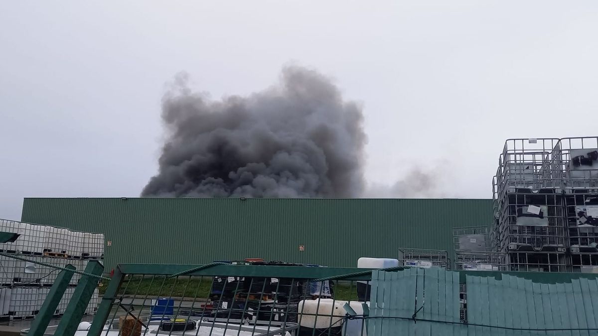 Incendio en la planta de Sogarisa en As Somozas, A Coruña