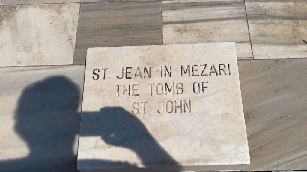 Iker Jiménez visita la tumba de San Juan