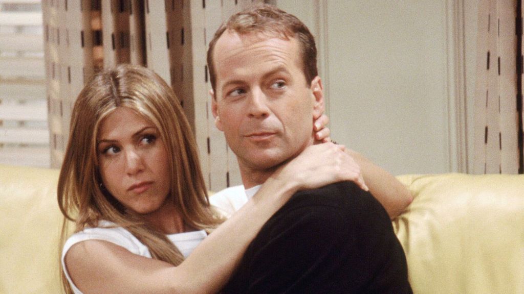 Bruce Willis y Jennifer Aniston en 'Friends'