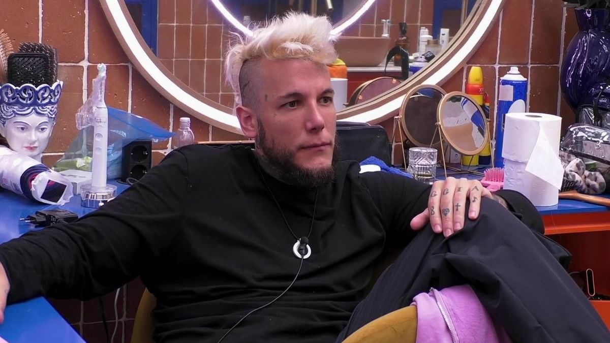 Álex se sincera sobre su vida personal con Naomi: "Le hice la cruz a mi madre..."