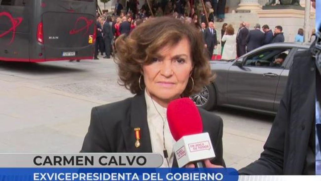 Carmen Calvo, desde el Congreso de los Diputados: "Los Reyes me mandaban mensajes cuando yo acompañaba a Leonor"