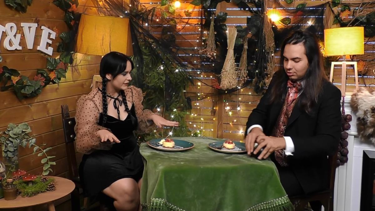 El dandi de Cantabria y Miércoles Adams en 'First Dates'