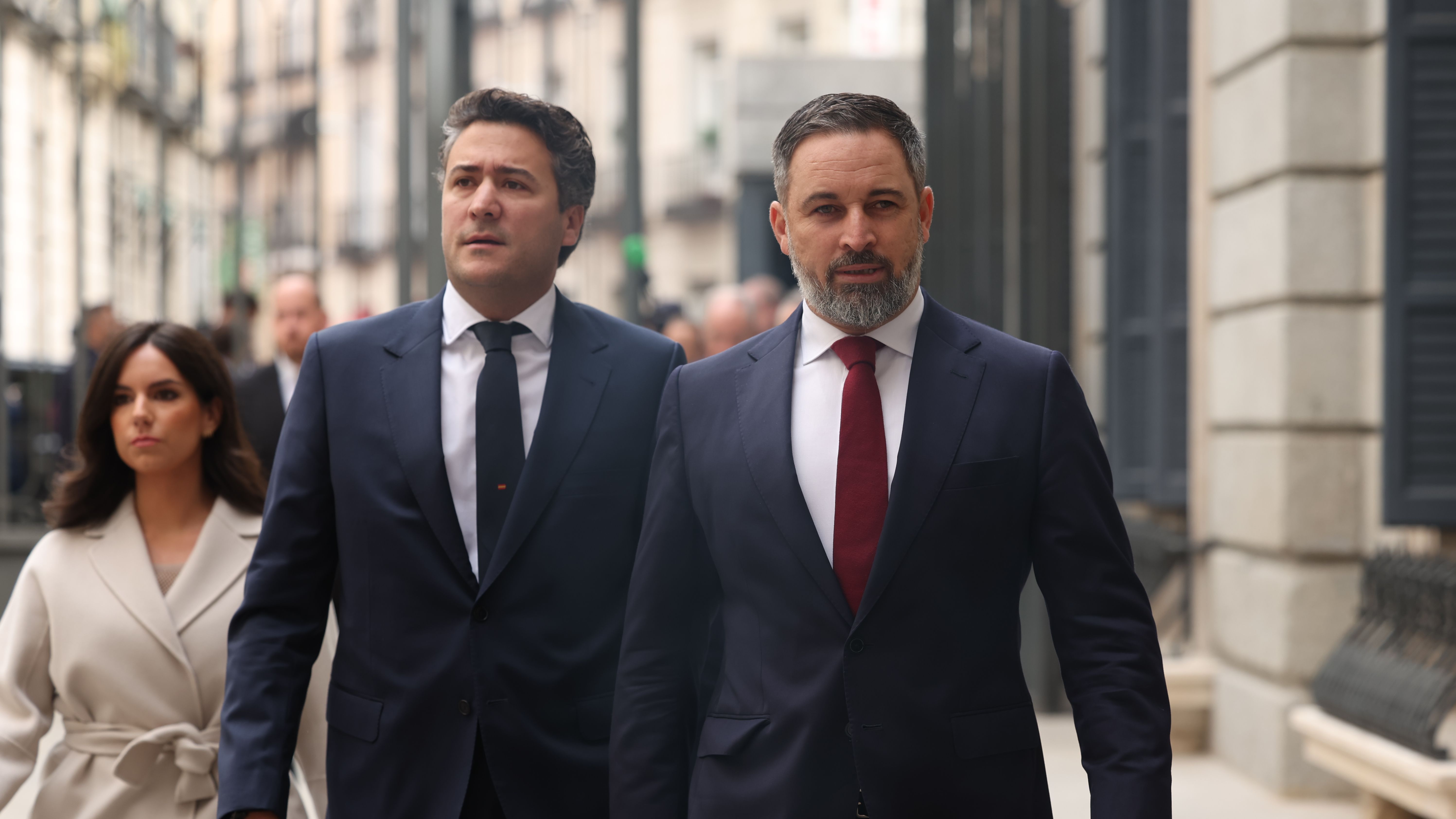 El líder de Vox, Santiago Abascal, a su llegada al Congreso de los Diputados para asistir a la ceremonia de jura de la Constitución de Leonor de Borbón en el día de su 18 cumpleaños