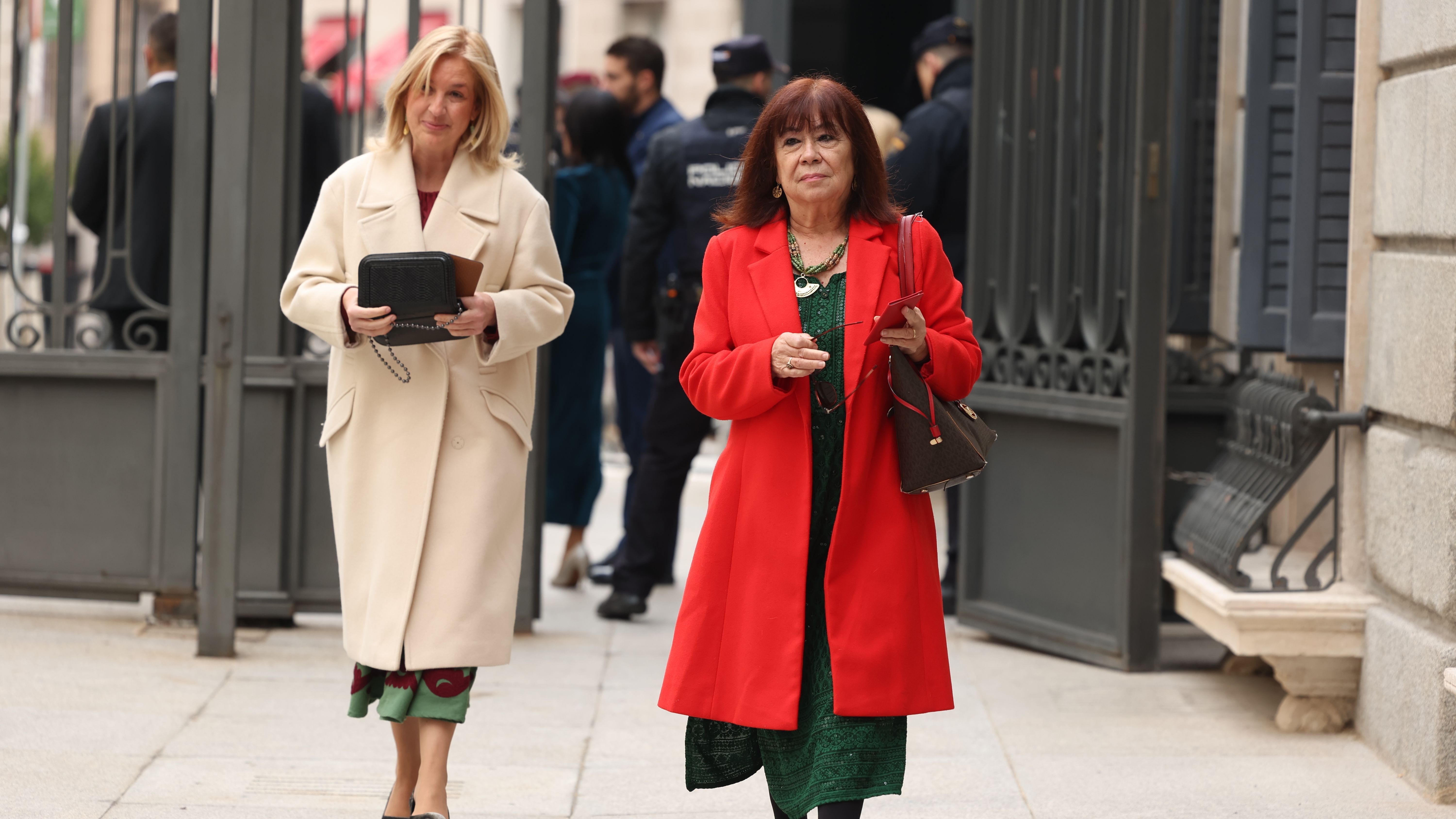 La diputada socialista Cristina Narbona a su llegada al Congreso de los Diputados para asistir a la ceremonia de jura de la Constitución de Leonor de Borbón en el día de su 18 cumpleaños