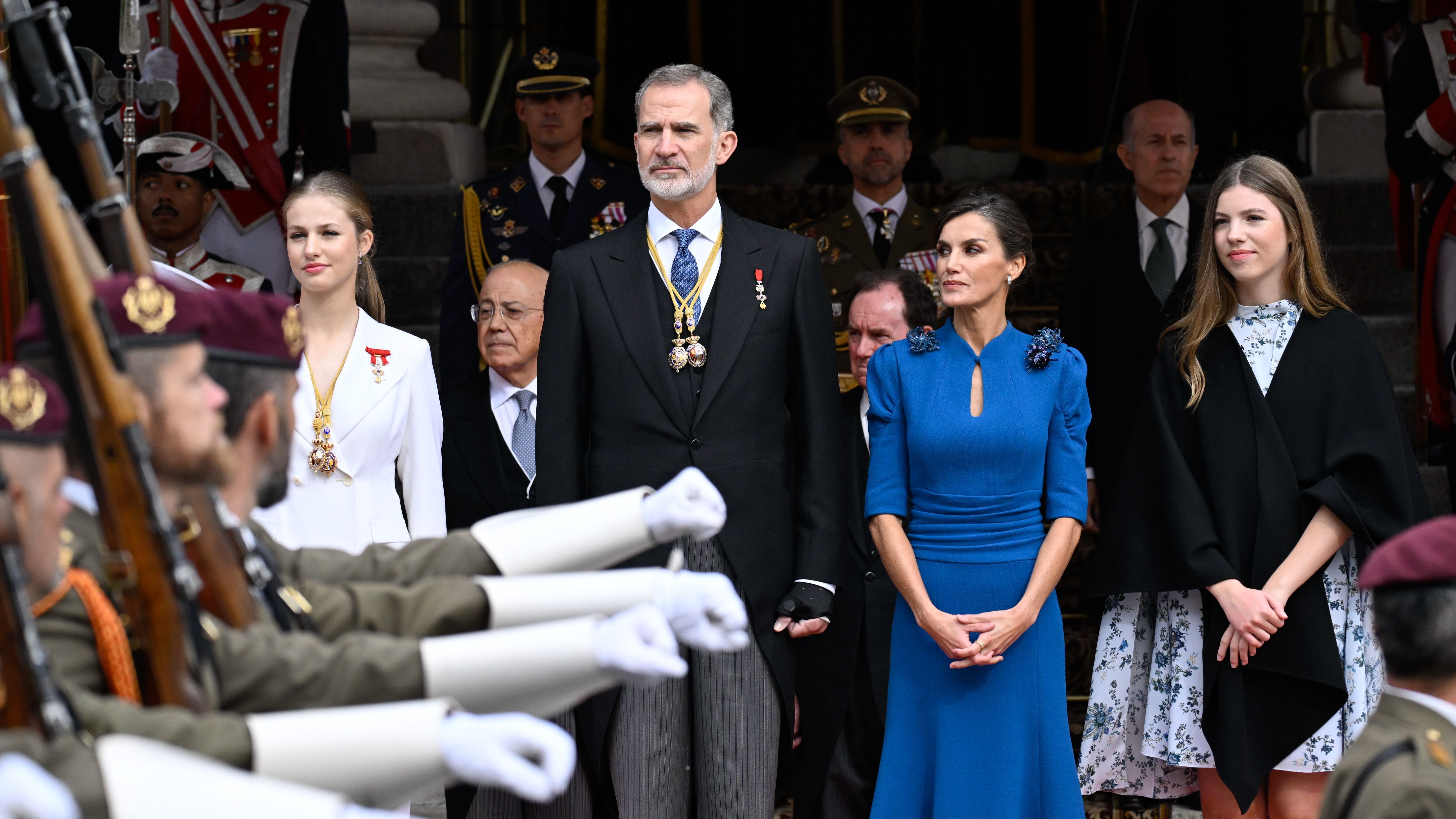 La Familia Real a la salida del Congreso de los Diputados después de que la princesa de Asturias haya jurado la Constitución