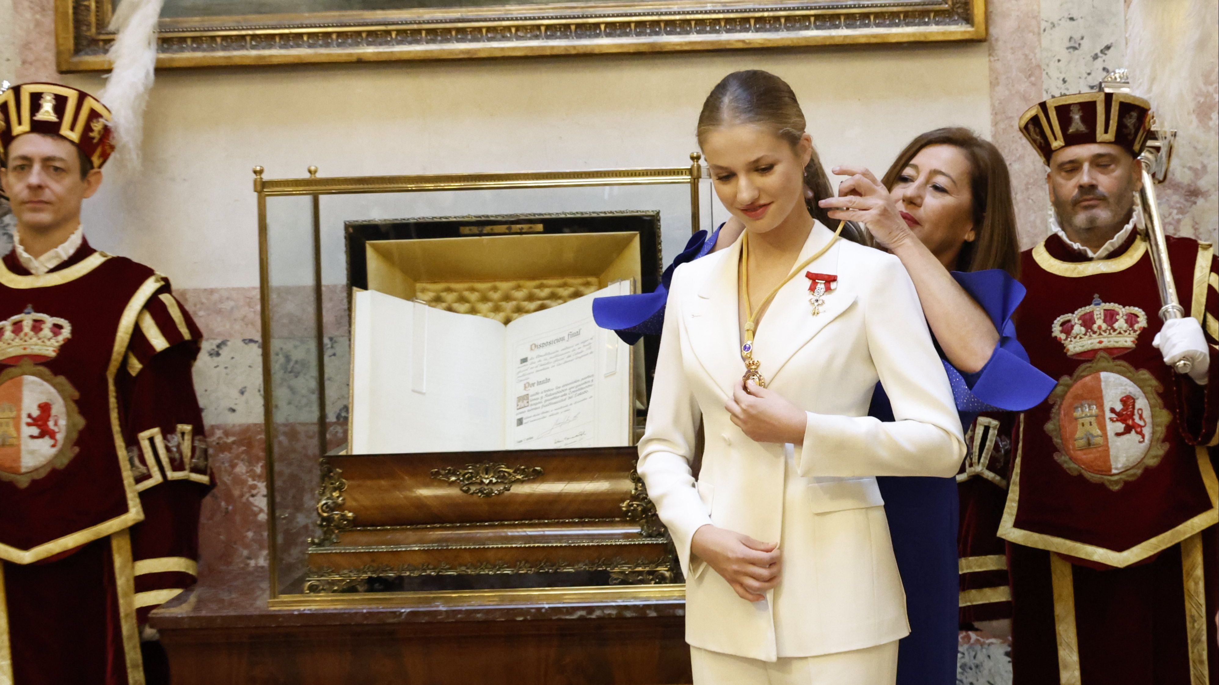 La princesa de Asturias recibe las medallas del Congreso y del Senado