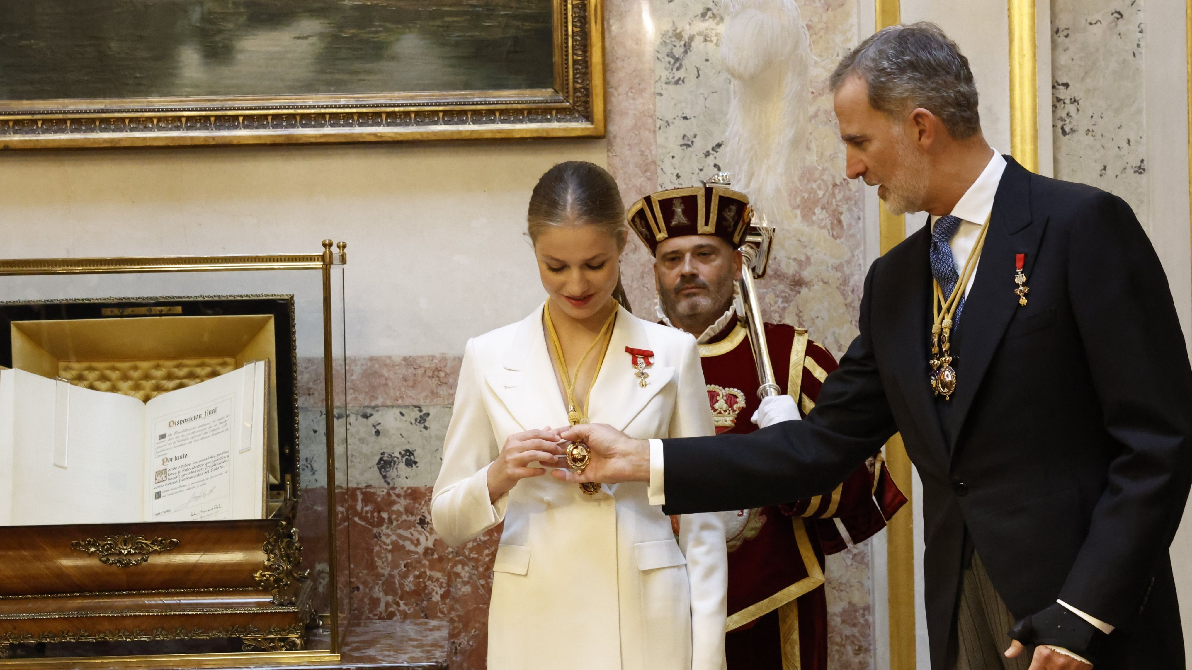 La princesa de Asturias recibe las medallas del Congreso y del Senado
