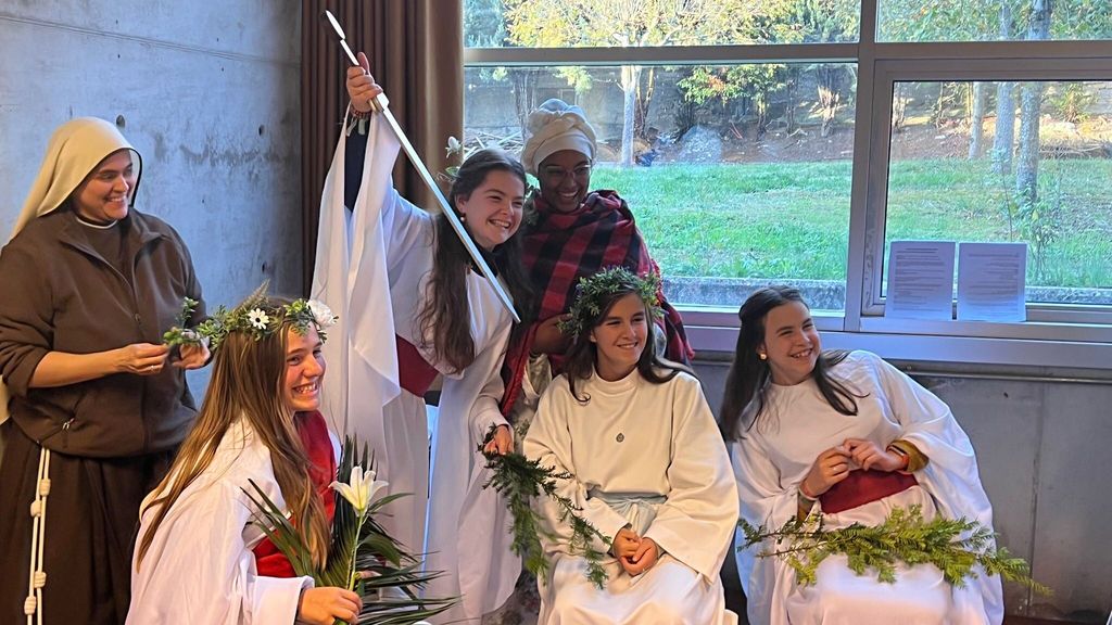 Las monjas de Estíbaliz se desmarcan de Halloween con una fiesta de disfraces de santos y santas