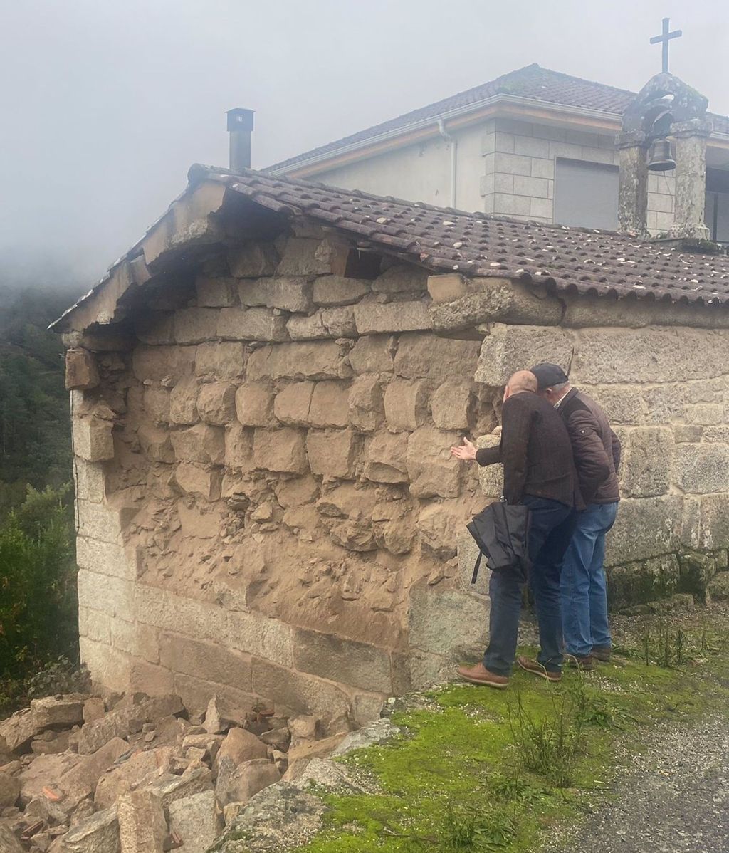 Los vecinos están muy afectados, dado el valor emocional y religioso que tiene este espacio