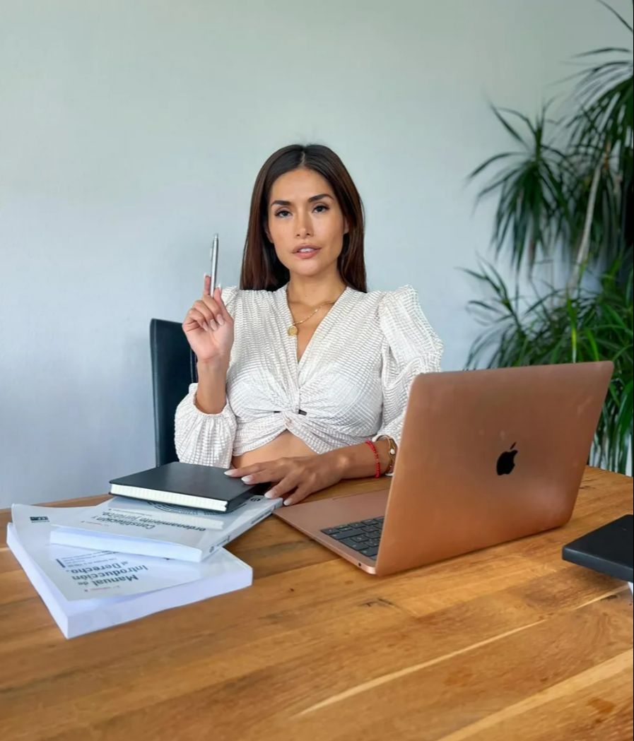 Miriam Saavedra estudia Derecho