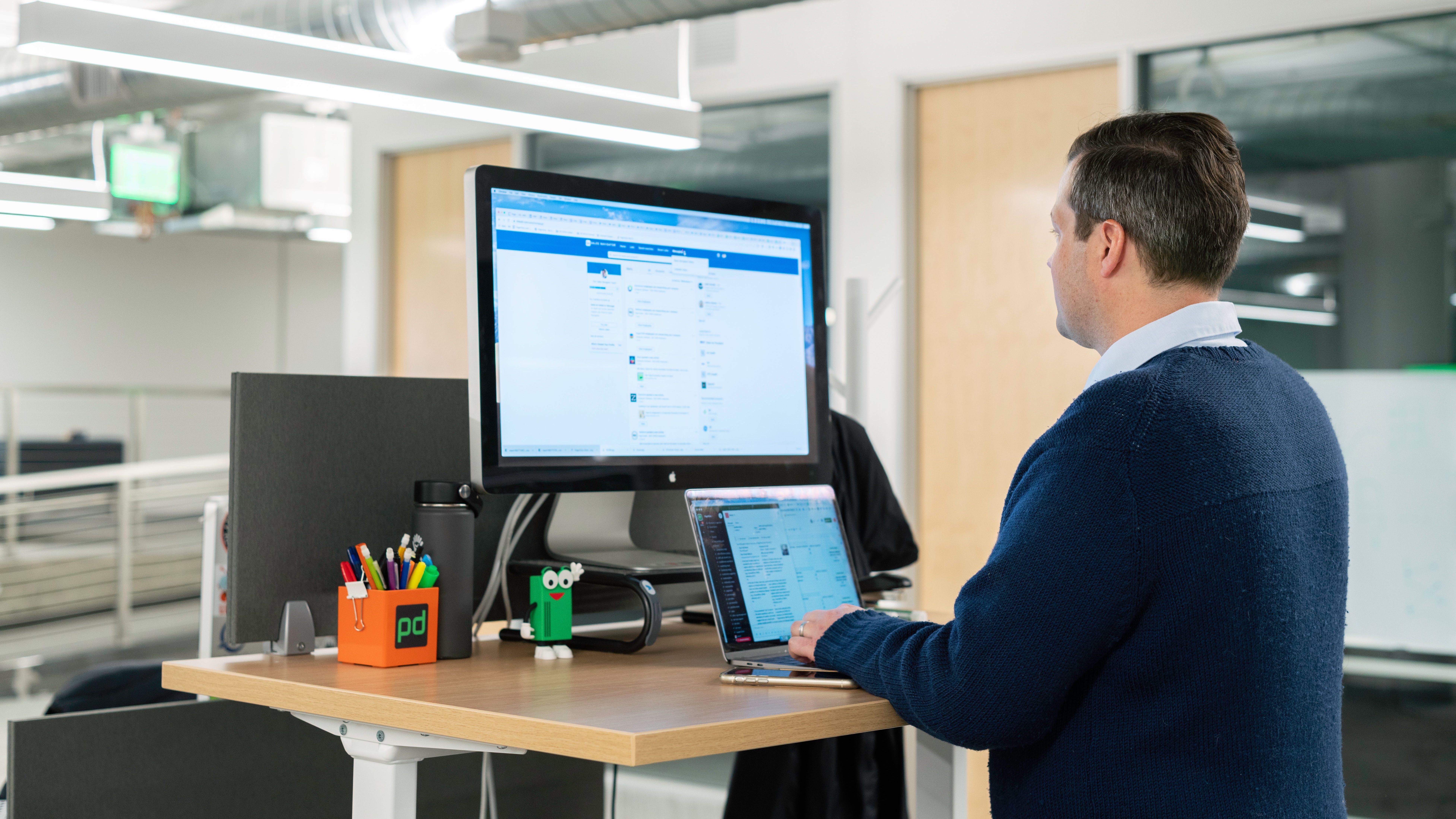 pexels linkedin sales navigator 7245807