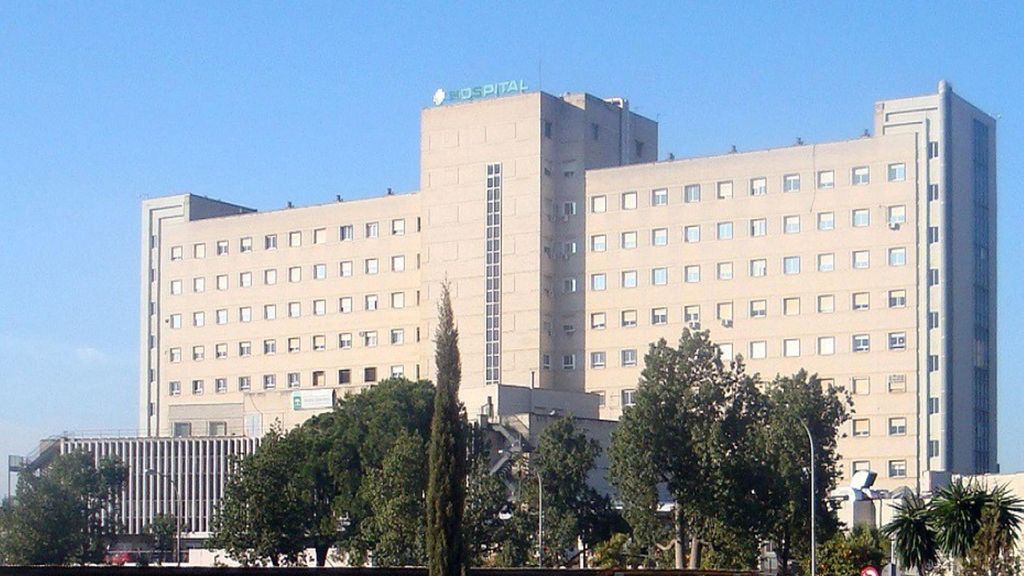 Investigan la muerte violenta de un hombre en el aparcamiento del hospital Virgen de Valme, en Sevilla