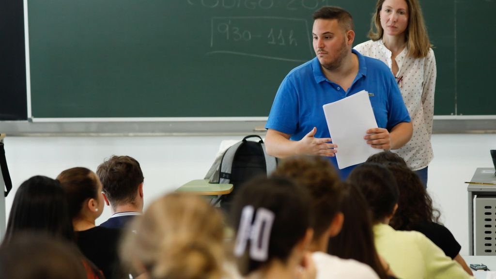 Archivo - Estudiantes murcianos encaran la EBAU