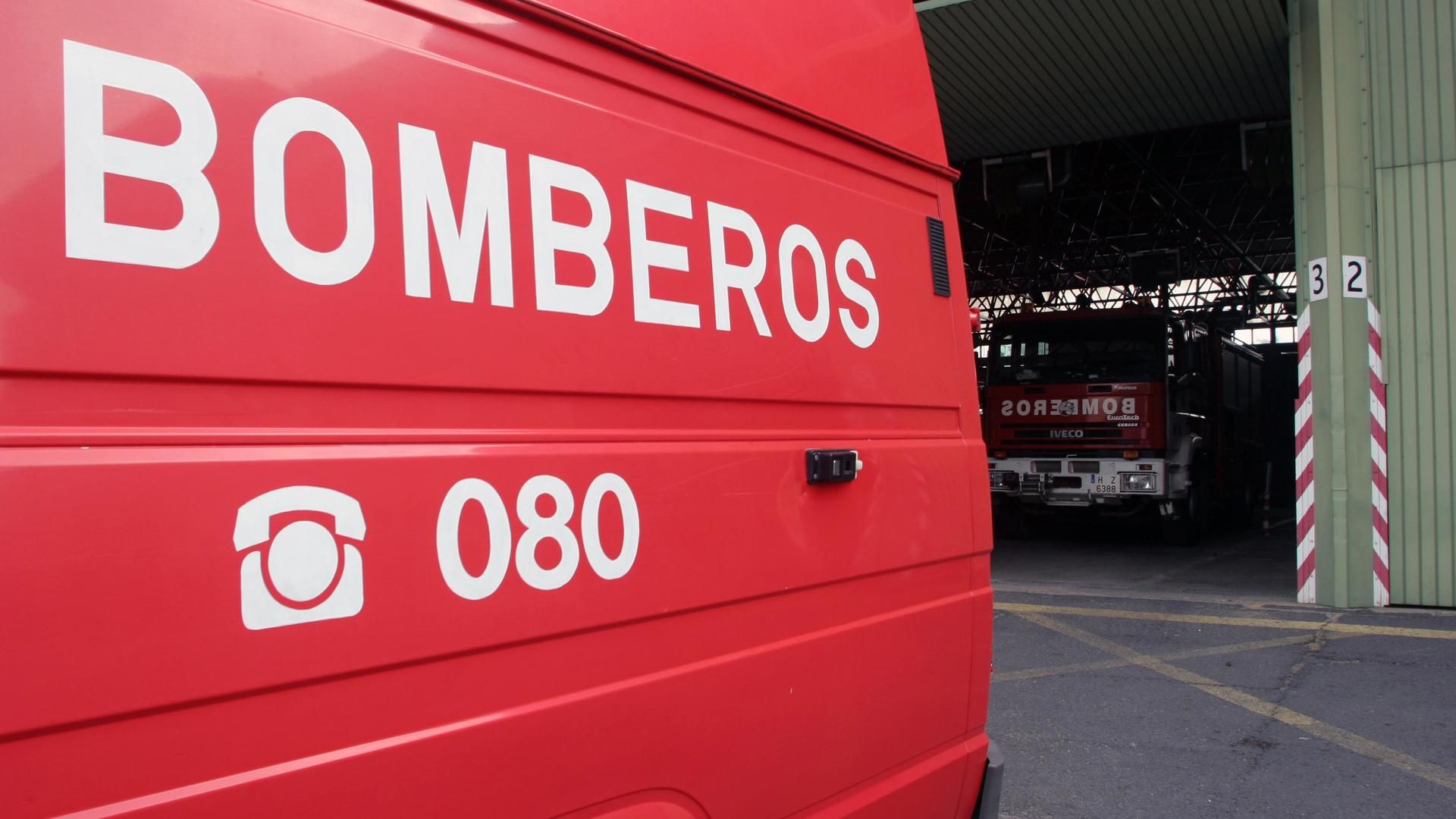 Archivo - Vista exterior de la Estación de Bomberos de Huelva, archivo