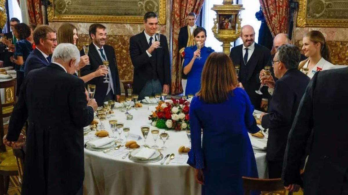 momento del brindis durante el almuerzo tras la jura de la Constitución de la infanta Leonor