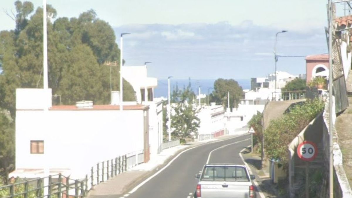 Muere una mujer y un hombre resulta herido grave al chocar una moto contra una valla en Gran Canaria