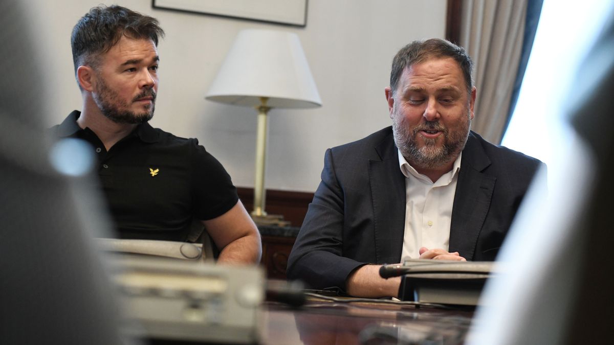 El portavoz de ERC en el Congreso, Gabriel Rufián (i), y el presidente de Esquerra Republicana, Oriol Junqueras (d),