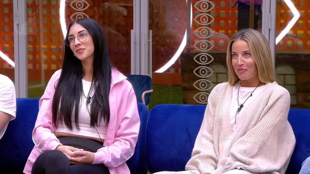 Naomi Asensi y Marta Castro a punto de enfrentarse en duelo