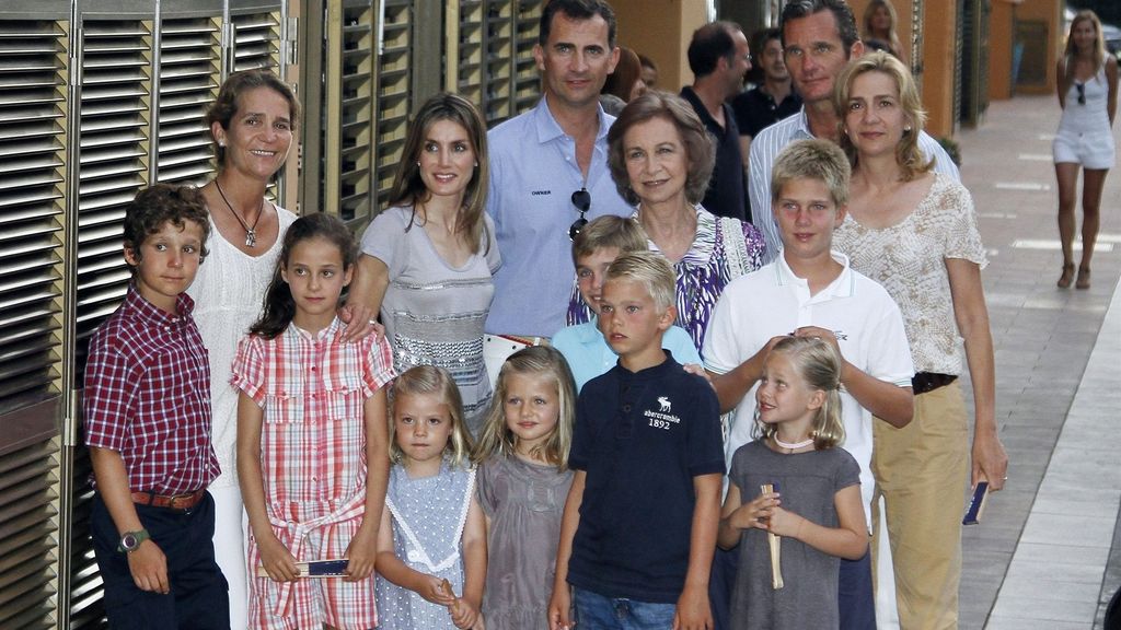 Una imagen de la familia real al completo, durante el verano de 2011