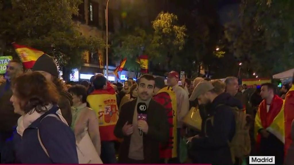 Manifestación espontánea en Ferraz contra la ley de amnistía pactada por Pedro Sánchez