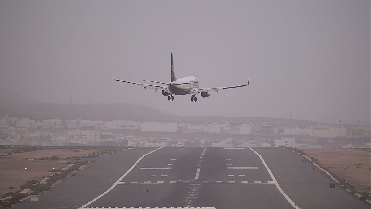 El temporal ha obligado a cancelar otros tres vuelos en el aeropuerto de Vigo