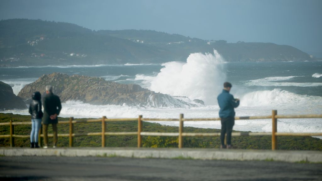 Galicia amanece de nuevo en alerta roja por fenómenos costeros con olas de hasta nueve metros