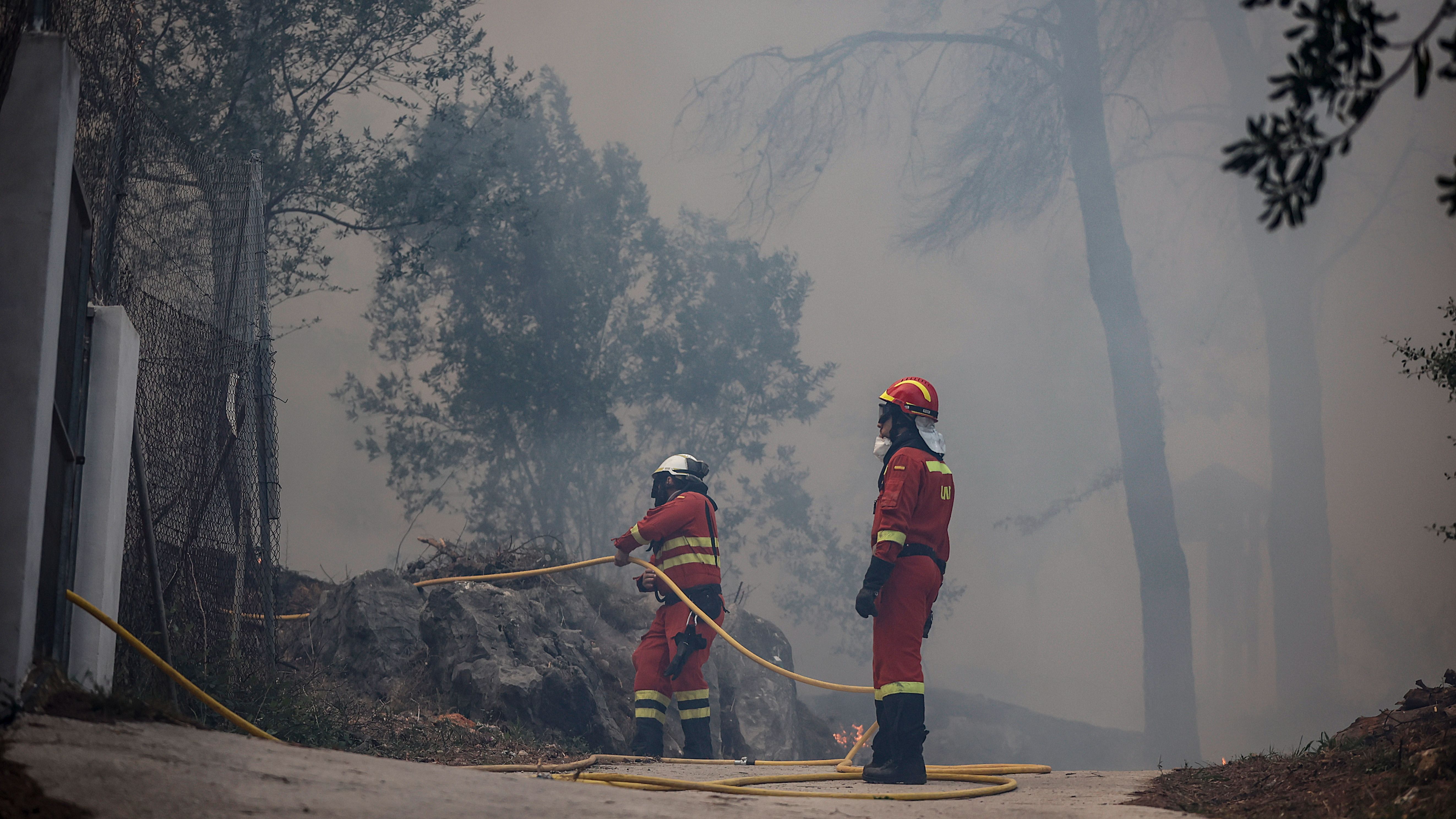 El incendio de Montitxelvo sigue con varios "frentes abiertos", pero levantan el confinamiento a dos pueblos