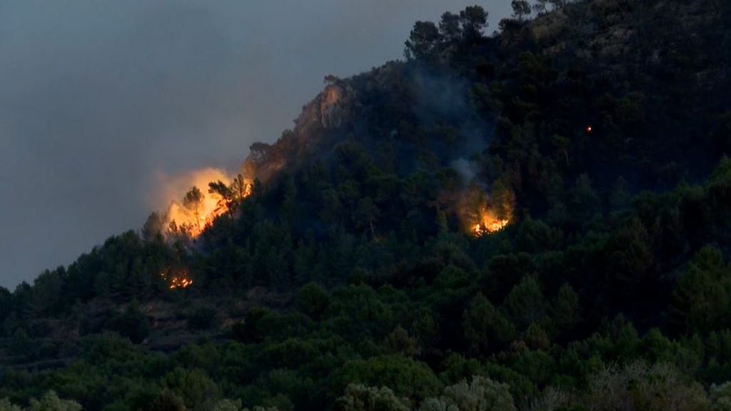 Incendio en Montitxelvo, Valencia: medios aéreos ayudan y se levanta parte del confinamiento