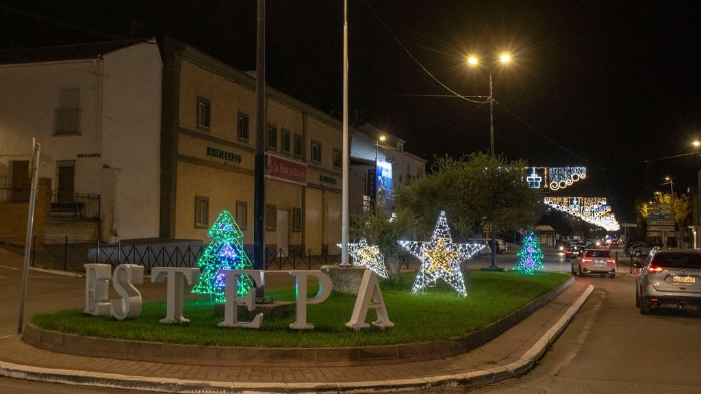 Rotonda de entrada a Estepa (Sevilla), con luces navideñas