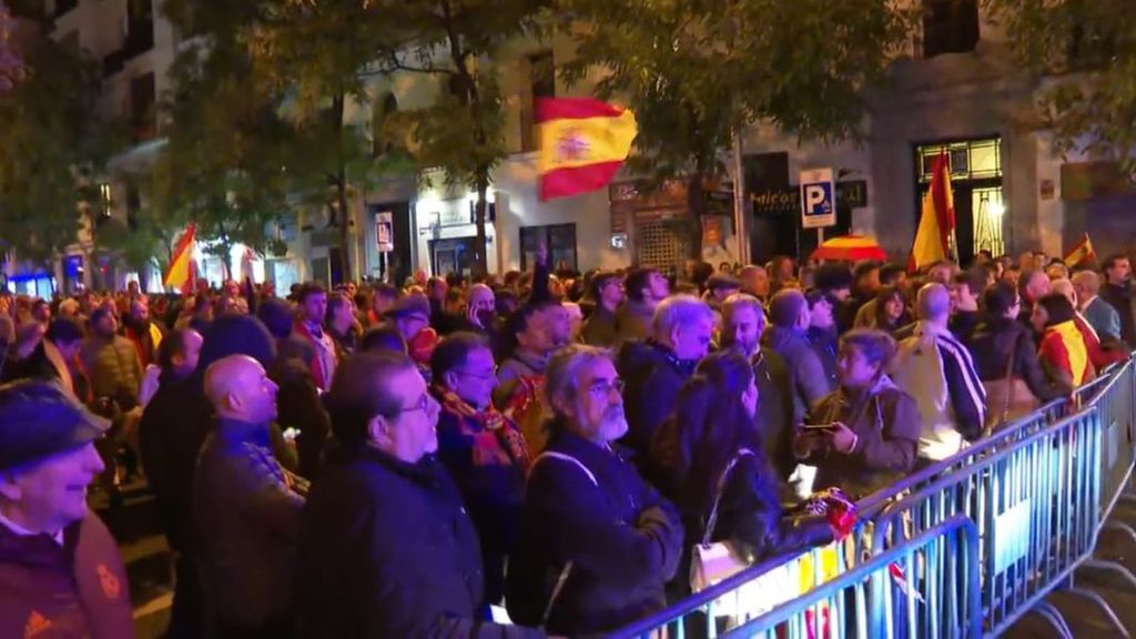Segunda noche de protestas ante la sede del PSOE en Ferraz por la ley de amnistía