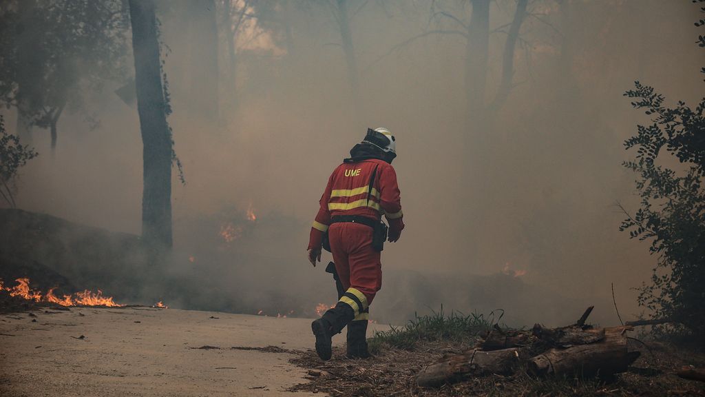 El incendio en Montitxelvo, Valencia, evoluciona favorablemente tras quemar 2.500 hectáreas