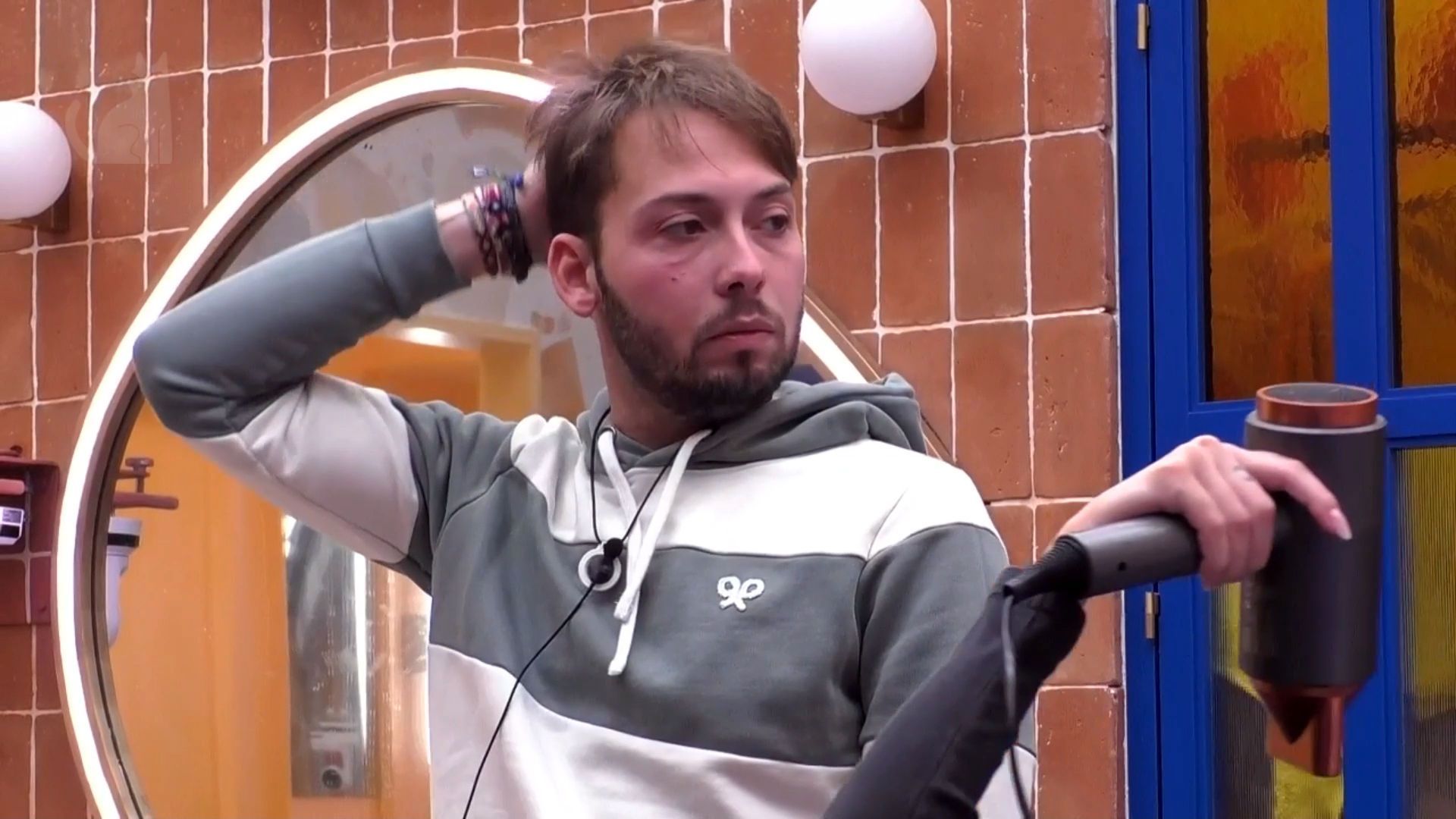 José Antonio Avilés en el cuarto de baño