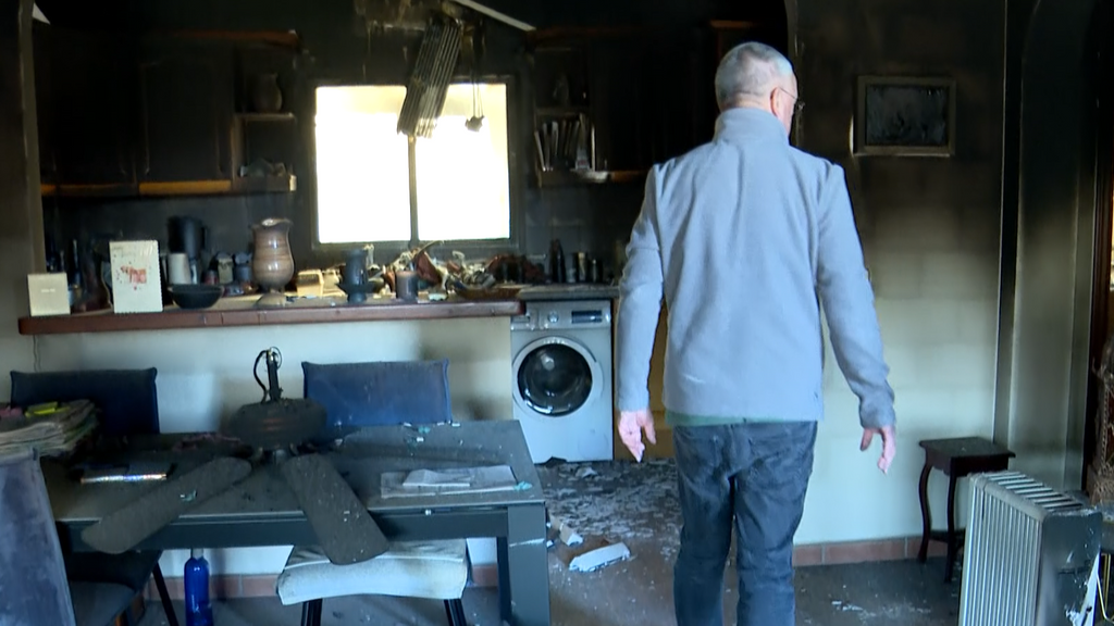 Salón y la cocina arrasados por el fuego