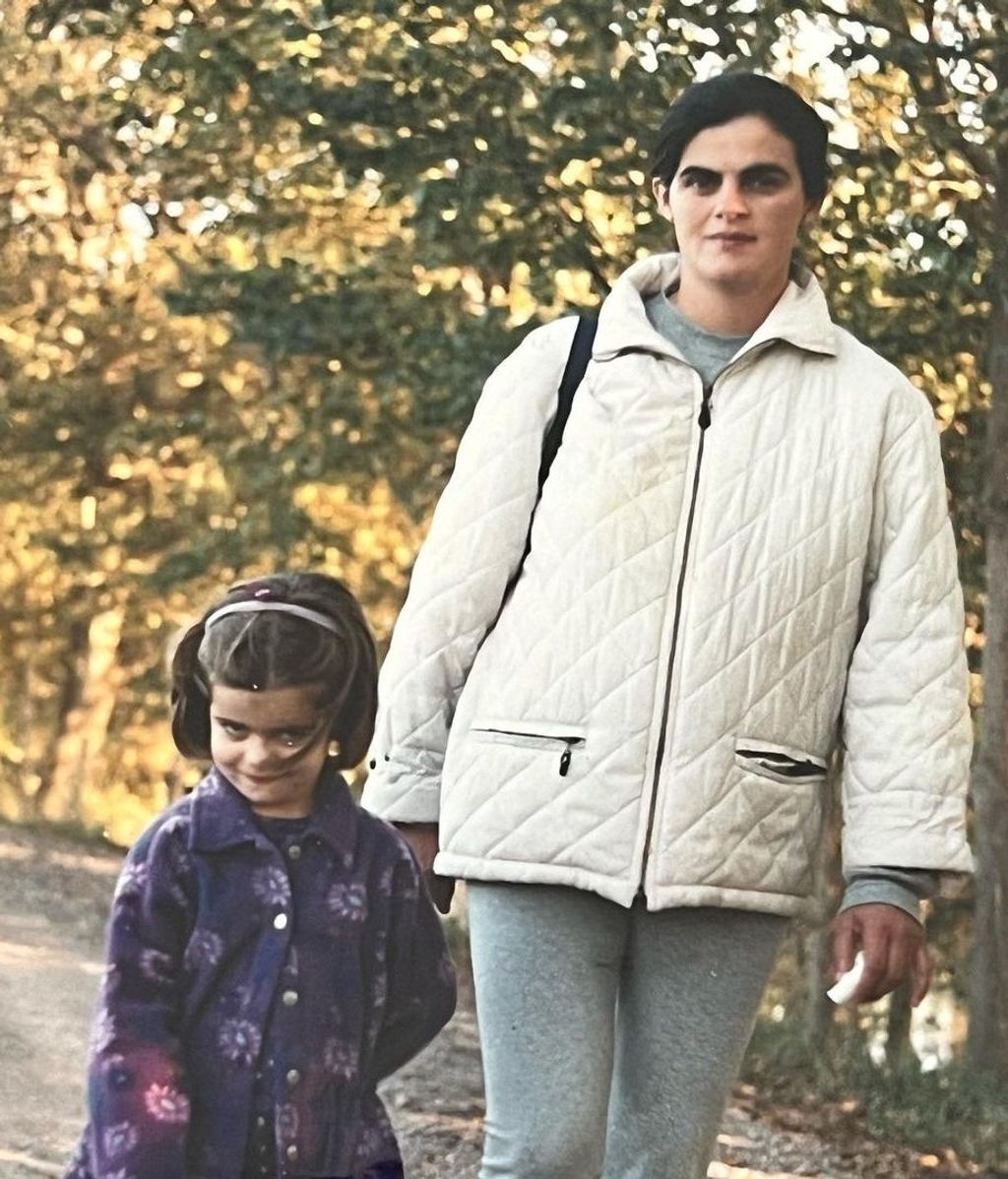 Violeta Mangriñán junto a su madre, Elvira.