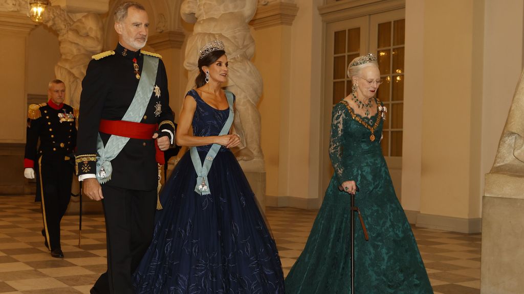 El viaje de estado a Dinamarca de Felipe y Letizia, en vídeo: banquete de gala y llegada en el avión de la Familia Real