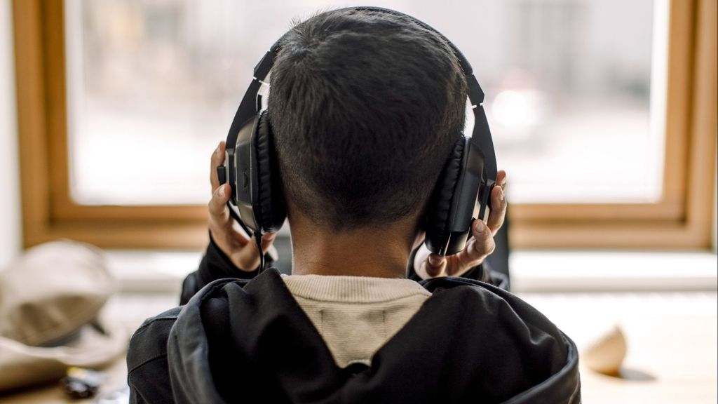 Los jóvenes de entre 12 y 35 años, en riesgo de sordera irreversible por el ocio si no cuidan su salud auditiva