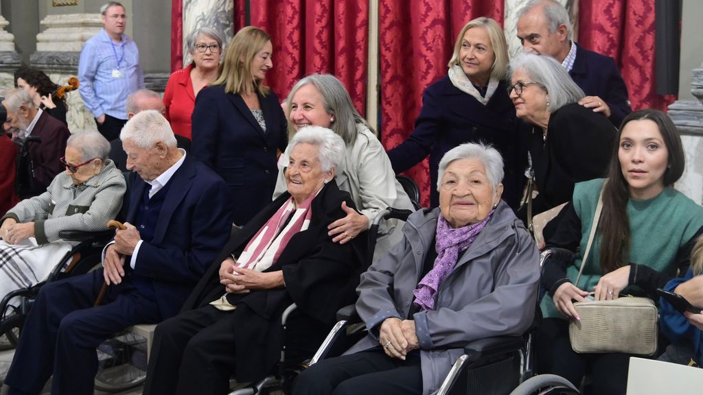 Homenaje a los vecinos centenarios