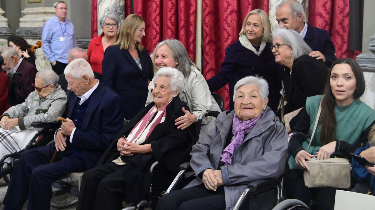 Homenaje a los vecinos centenarios