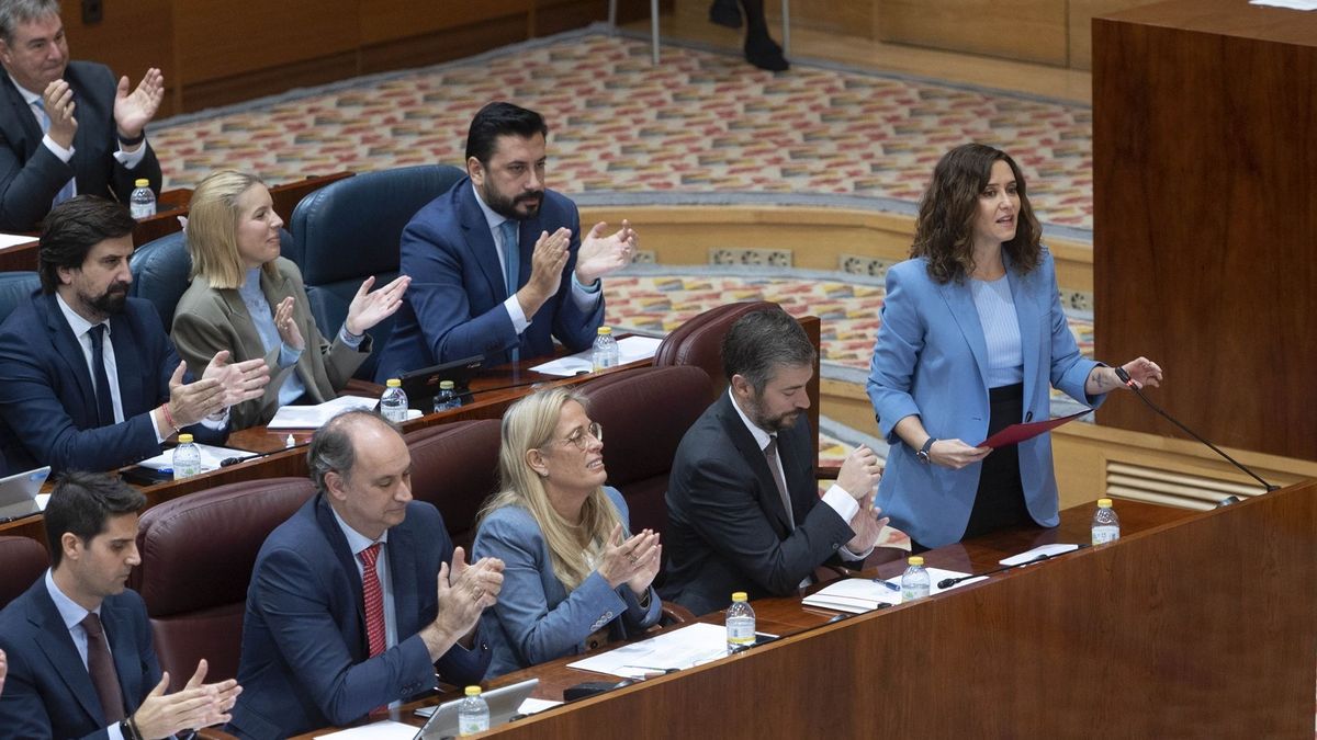 Isabel Díaz Ayuso condena los "actos vandálicos" ante la sede del PSOE