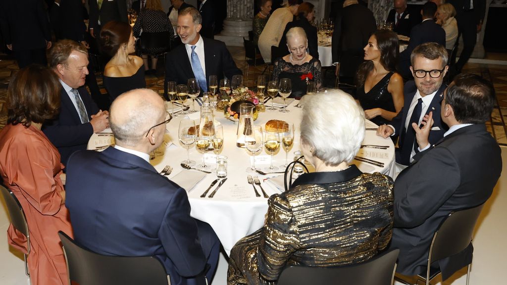 Los reyes Felipe y Letizia disfrutan de su última cena antes de volver a España
