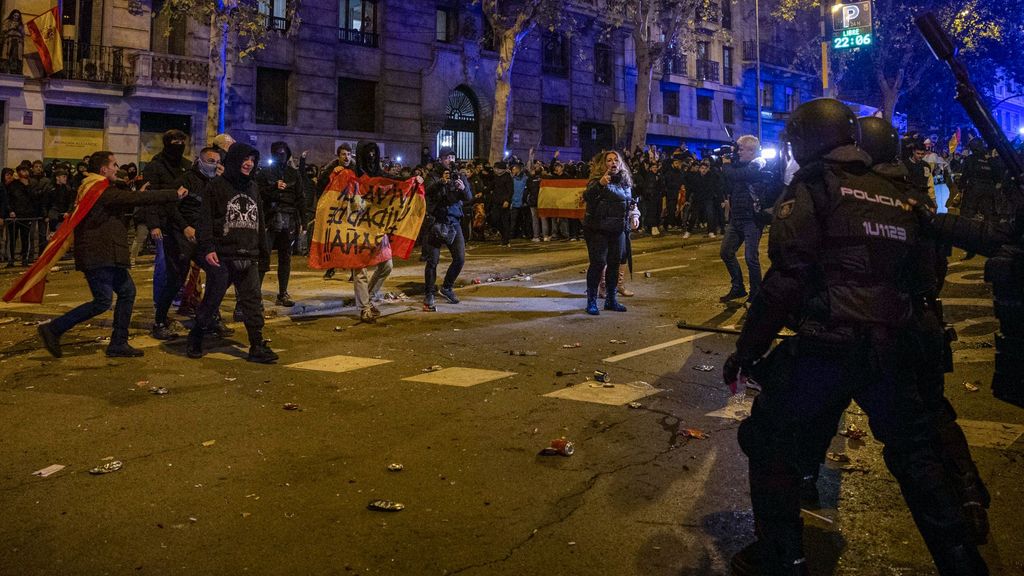 Madrid, campo de batalla contra la ley de amnistía: los disturbios acaban con 7 detenidos y 30 policías heridos